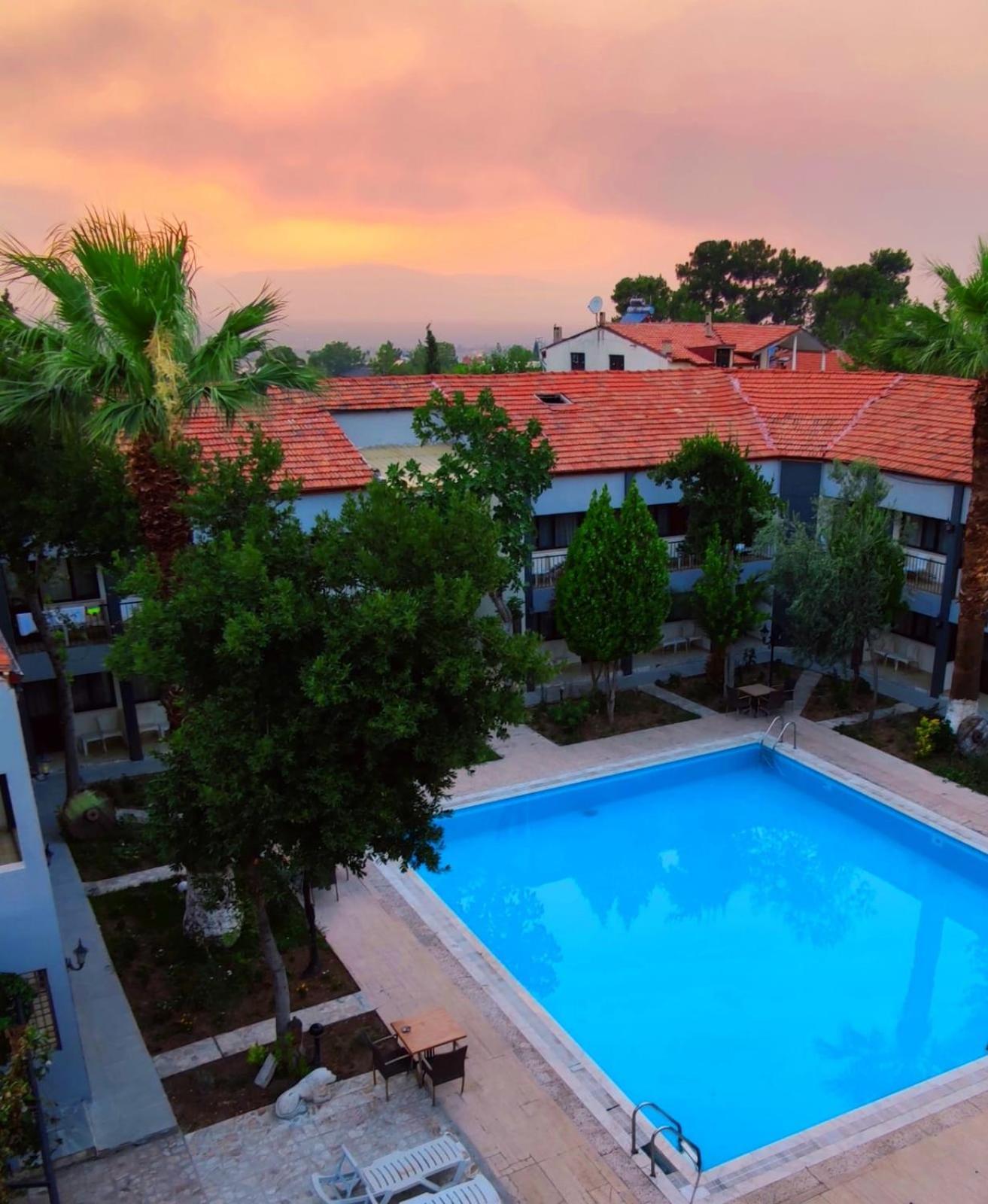 Artemis Yoeruek Otel Old Town Памуккале Екстериор снимка
